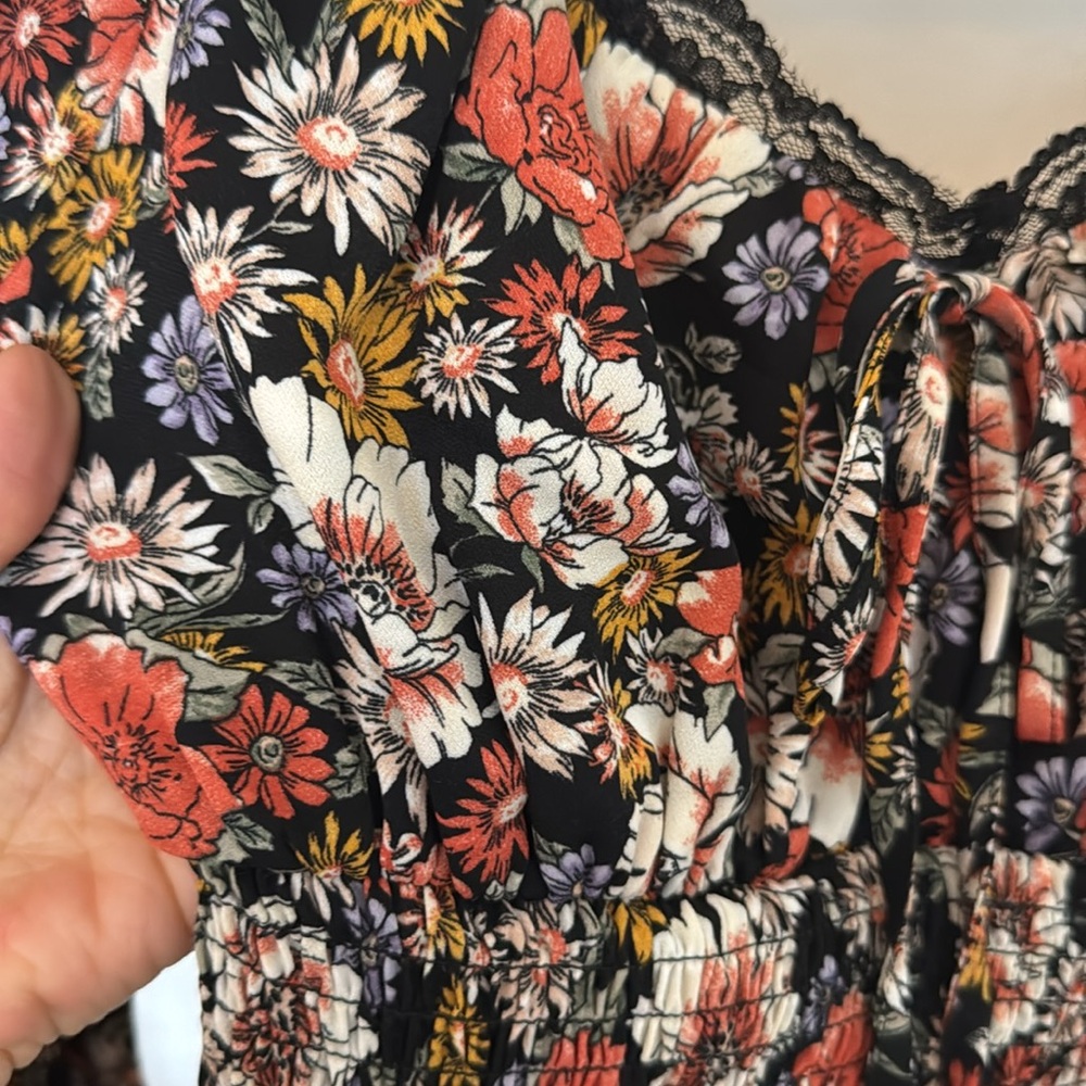 Floral top - Picture 2 of 2